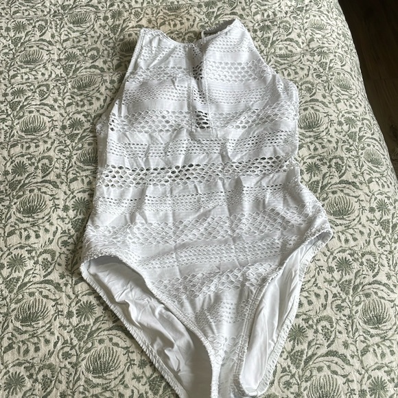 Bleu Rod Beattie Other - NWOT Blue Rod Beattie one piece swimsuit white size 8